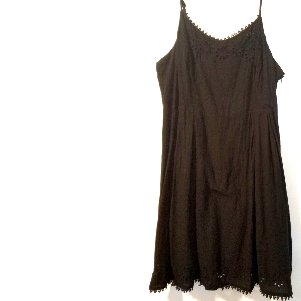 XXL Old Navy Black Sleeveless Embroidered Dress